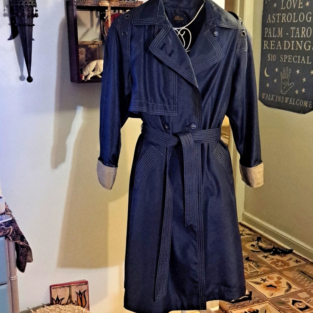Stylish vintage Luba Paris trenchcoat, size 9/10